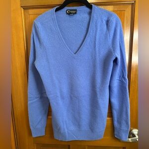 C by Bloomingdale's Cashmere Sweater in Periwinkle Blue size M